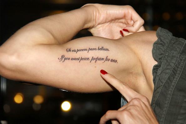 bicep-lettering-tattoo-for-girls