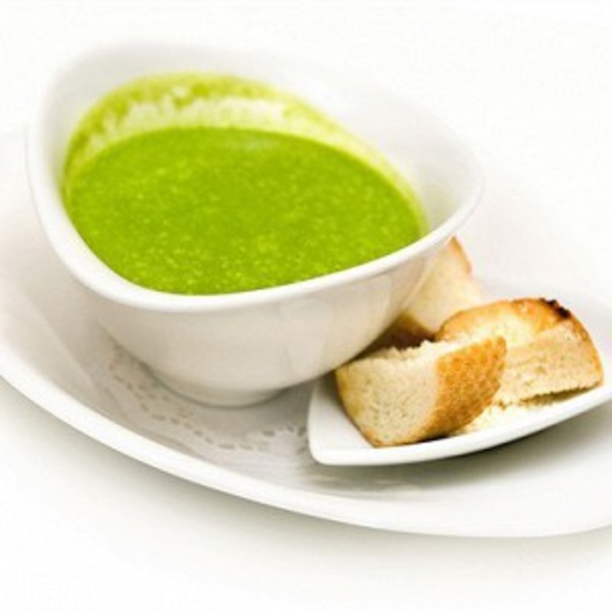 Гороховый крем-суп с луком-порей и крутонами