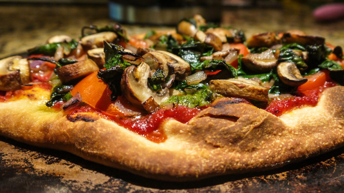 Пицца с грибами и баклажанами